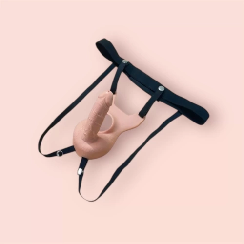 Dương vật giả dây đeo lỗ bìu